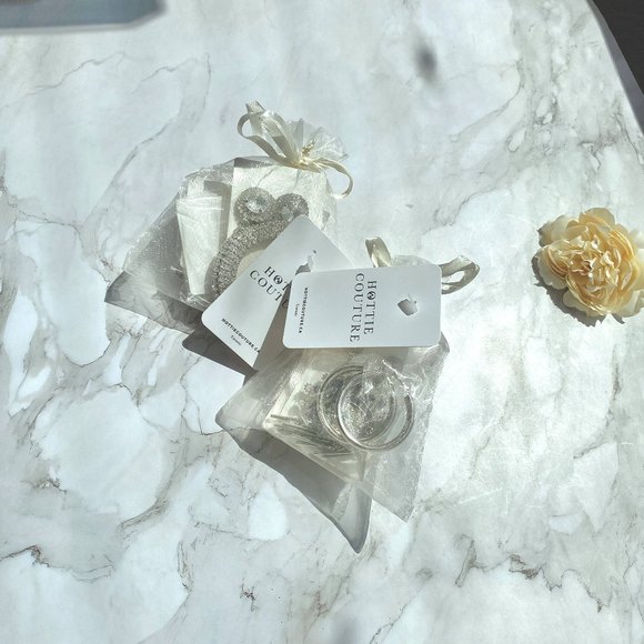 Hottie Couture Lot of 5 Women's Square Ribbed & Rhinestone Dollar Stud Earrings - Picture 4 of 8